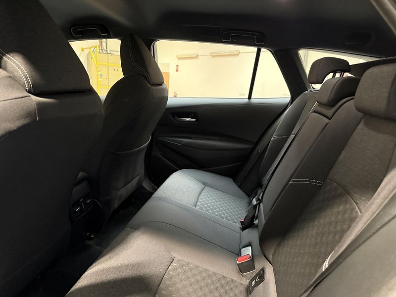 Toyota Corolla 1.8 Hybrid e-CVT Comfort Touri - fotka 11 z 13