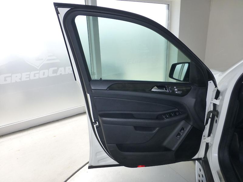 Mercedes-Benz GLE (2016) 350D*KAMER*TAŽ 3,5T*NEW ČR*AMG - fotka 9 z 28