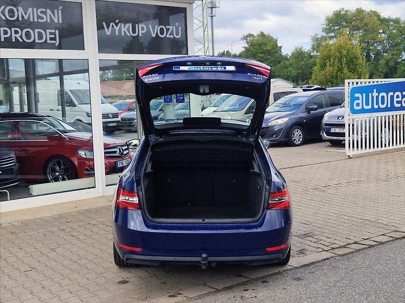 Škoda Superb 2,0 TDI 4x4 WEBASTO KAMERA TAŽ - fotka 10 z 41
