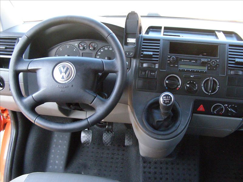 Volkswagen Transporter 1,9   DVOJKABINA 6 MIST - fotka 18 z 27