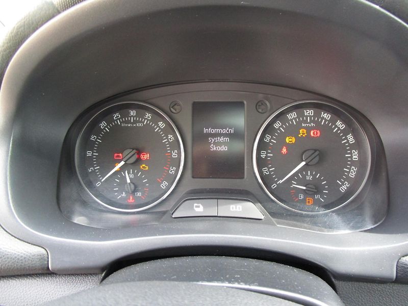 Škoda Roomster 1,6TDI-77KW- NOVÁ STK - fotka 17 z 25