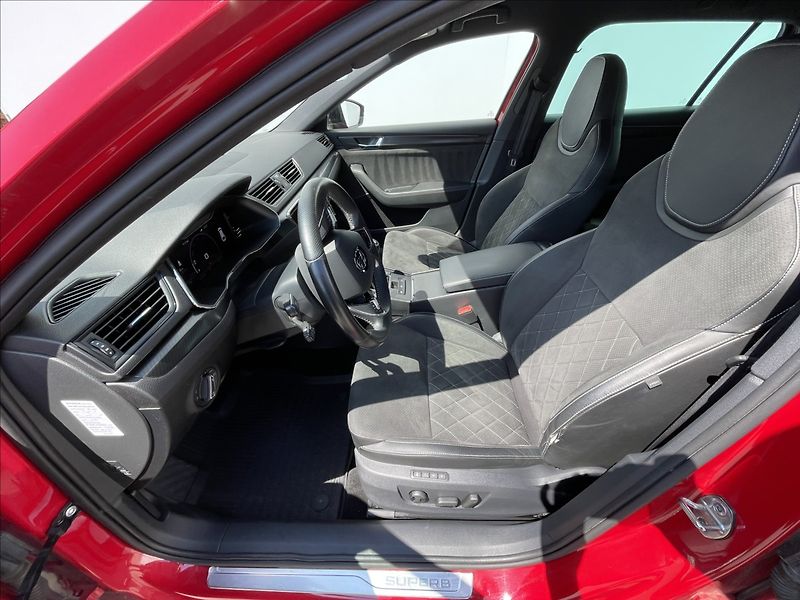 Škoda Superb 2,0 TDI Combi Sportline DCC - fotka 4 z 24