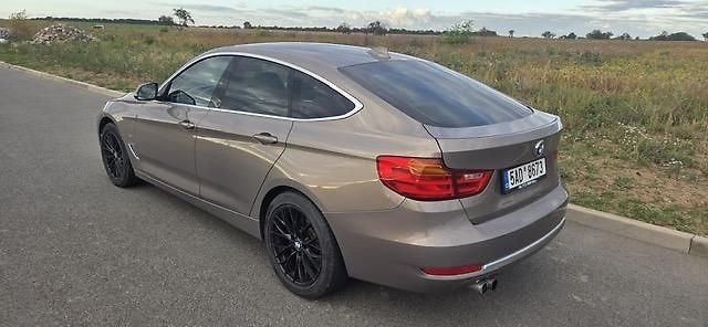 BMW Řada 3 (2016) GT 328i xdrive - fotka 5 z 6