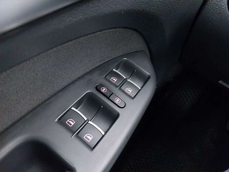 Volkswagen Touran (2015) 2.0 TDI, Navi, Bi-Xenony - fotka 17 z 20