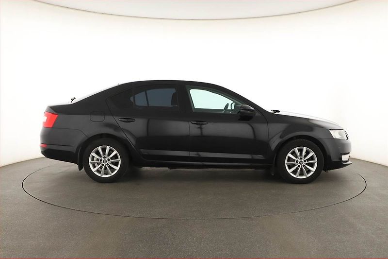 Škoda Octavia (2013) 1.6 TDI, Automat, Tempomat - fotka 6 z 16