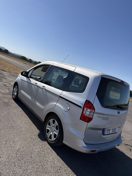 Ford Tourneo Courier (2017) Ford Tourneo Courier 1.5 TDCi - fotka 4 z 4