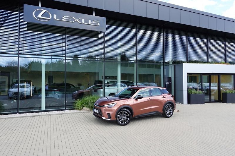 Lexus LBX 1,5 HEV Elegant Tech - fotka 1 z 35
