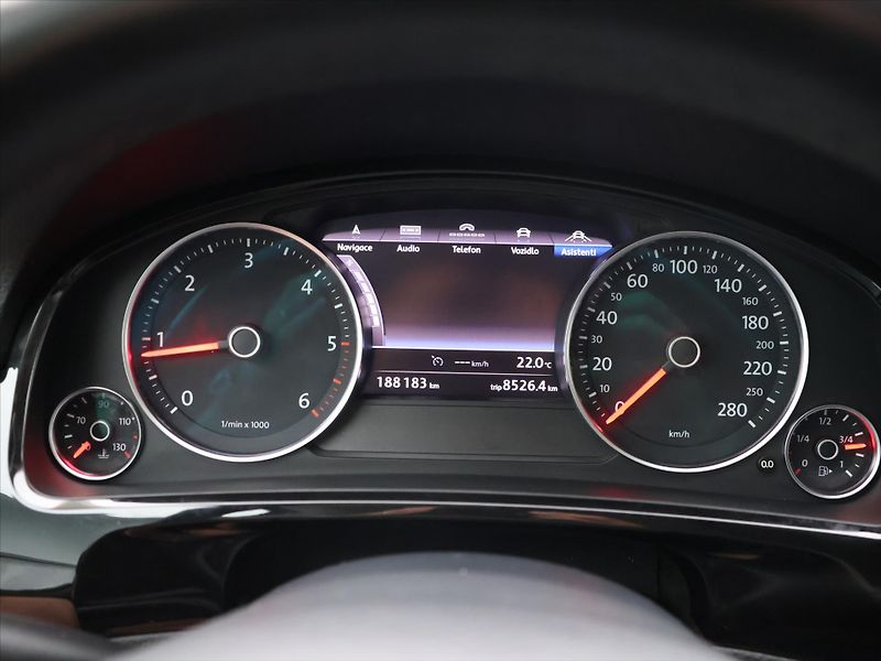 Volkswagen Touareg 3,0 TDI V6 193kW Tiptronic 4M - fotka 14 z 26