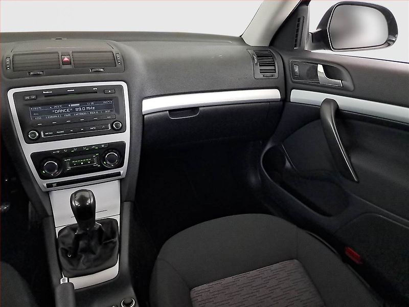 Škoda Octavia (2009) Ambiente 1.9 TDI DPF, Tempomat - fotka 8 z 18