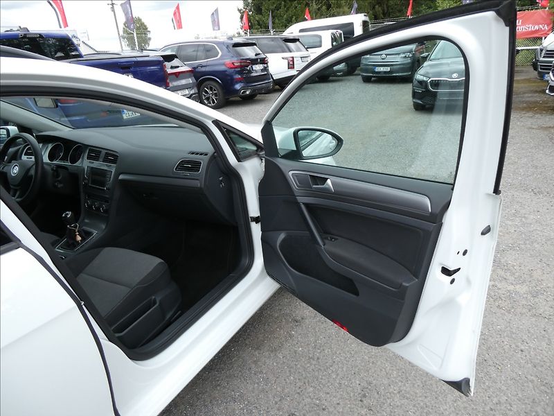 Volkswagen Golf 1,2 TSi 81kW 2x kola, serviska - fotka 22 z 54