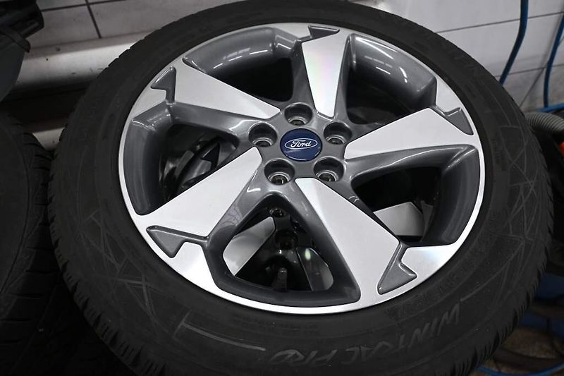 Ford Focus (2021) 1.5 ACTIVE X LED VIRTUAL Tažné - fotka 31 z 33