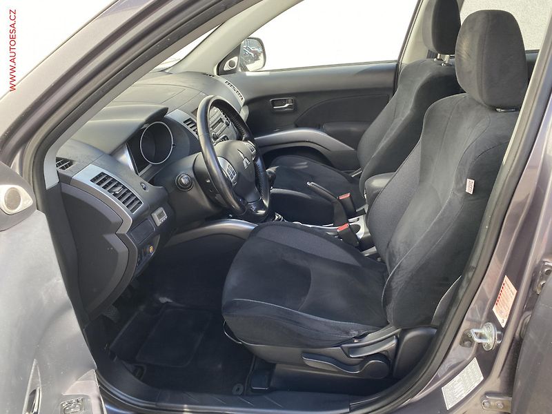 Mitsubishi Outlander (2009) 2.2d 4x4, 7míst, servis.kniha - fotka 9 z 16