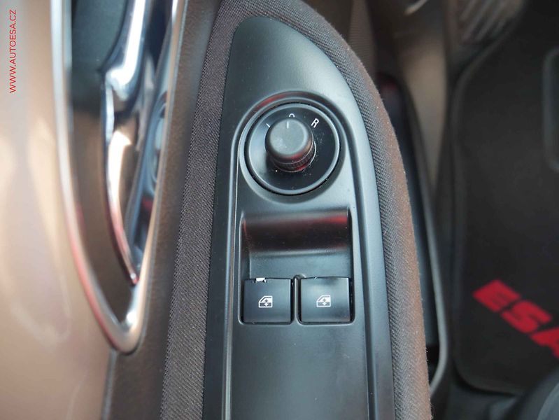 Opel Mokka (2015) 1.6i, ČR, AC, TZ, temp. - fotka 12 z 15