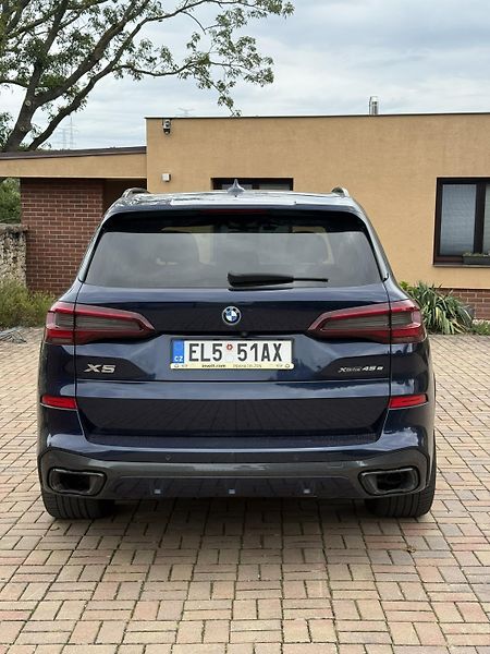 BMW X5 (2022) XDrive45e - fotka 7 z 39