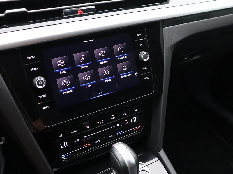 Volkswagen Arteon 2,0 TDI  DSG R-line SB CZ DPH - fotka 21 z 33