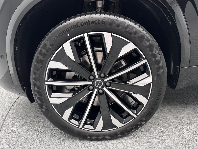 Volvo XC90 (2026) B5 AWD AUT DARK PLUS 7míst - fotka 23 z 26