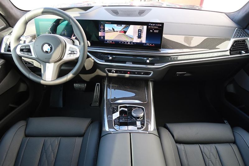 BMW X7 xDrive40d - fotka 4 z 6
