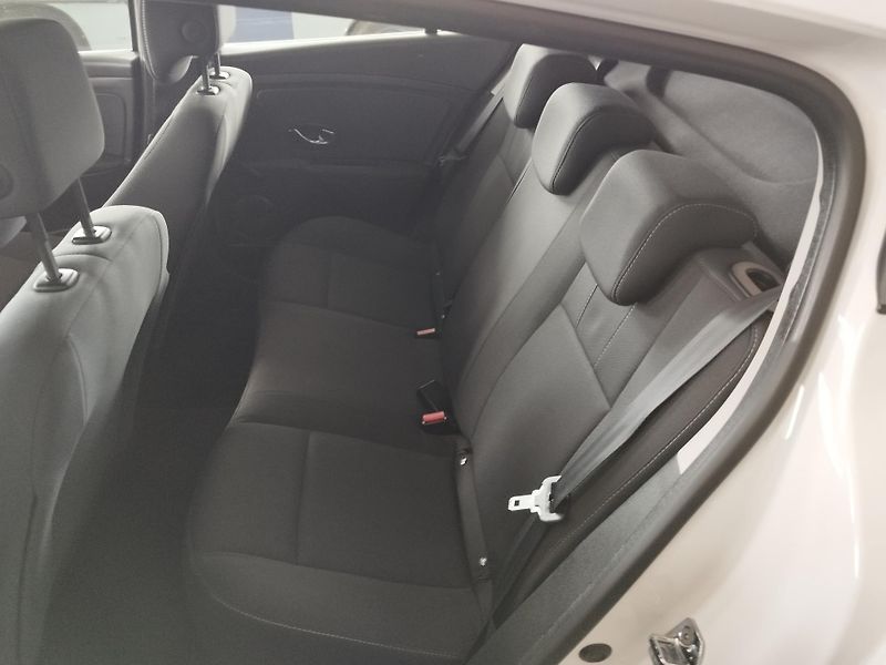 Renault Mégane (2015) 1,6i 81KW klima najeto 99000 - fotka 11 z 29