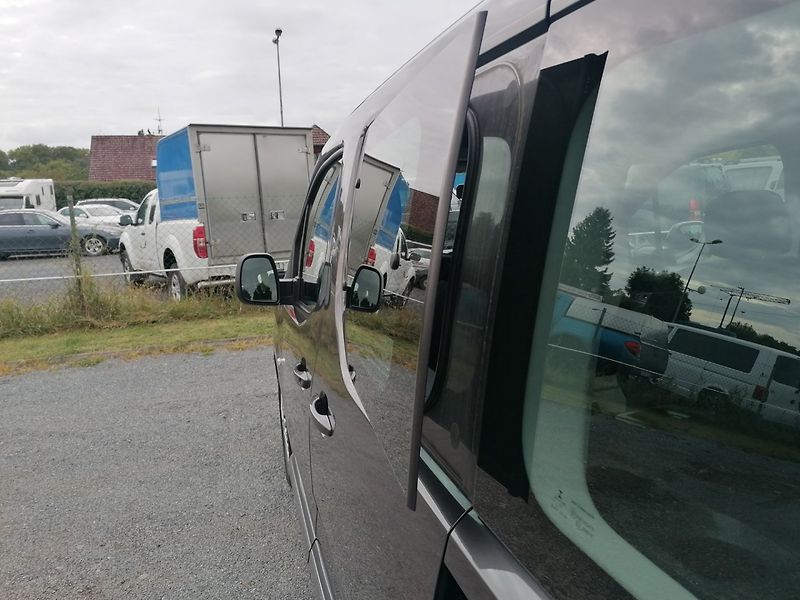 Toyota ProAce City Verso (2021) 1.2 T 7-míst Long,Shuttle - fotka 23 z 26