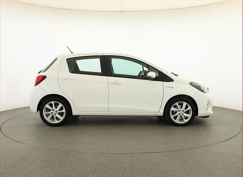 Toyota Yaris (2015) 1.5 Hybrid, Automat - fotka 6 z 18