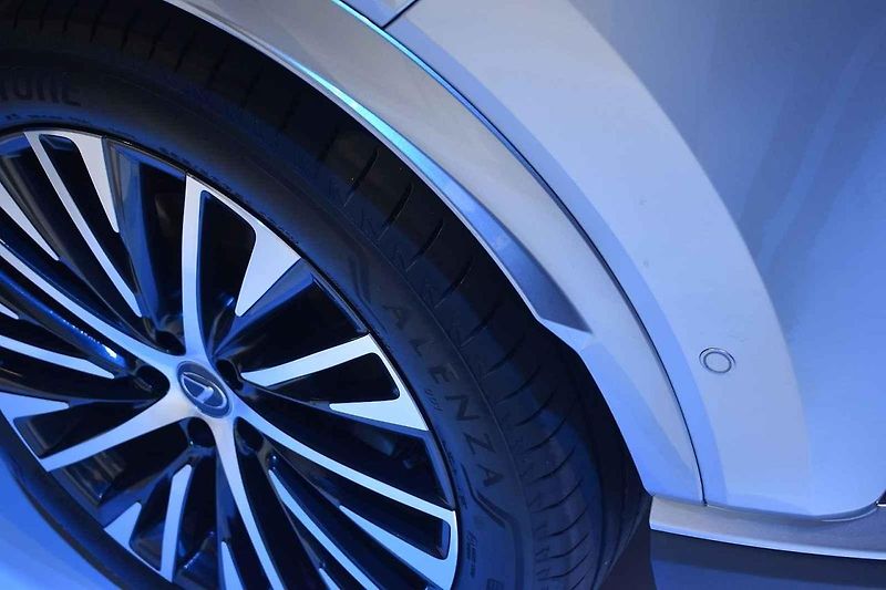 Lexus odtajnil novou generaci svého bestselleru RX