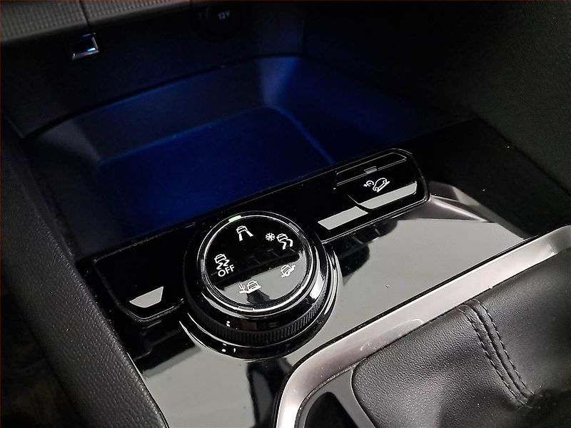 Peugeot 3008 (2023) 1.2 PureTech - fotka 16 z 18