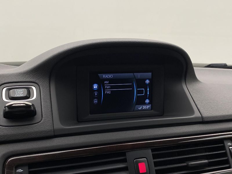 Volvo XC70 D4 AWD KINETIC AUT REZERVACE - fotka 33 z 38