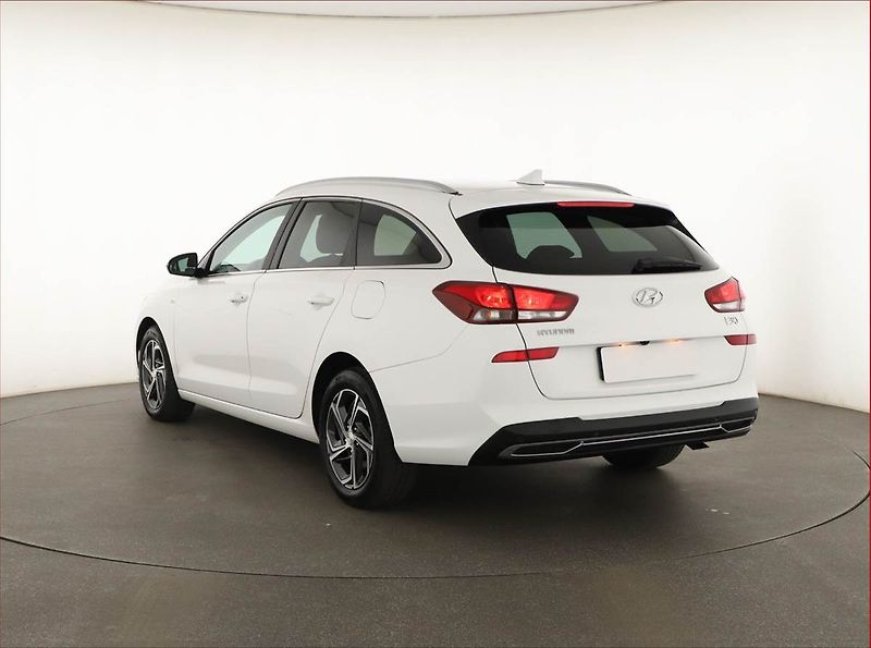Hyundai i30 (2023) Smart 1.5 T-GDI MHEV, Automat - fotka 4 z 16