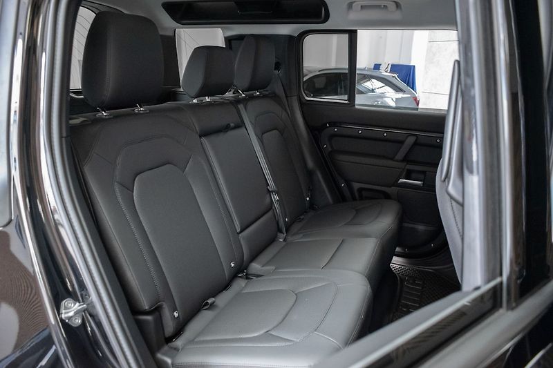 Land Rover Defender 110 S D200 ZÁRUKA*TAŽNÉ*ČR 1.M - fotka 12 z 40