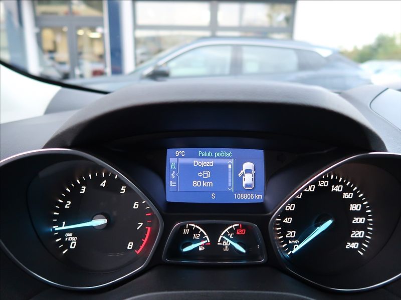 Ford Kuga 1,6 EcoBoost,110kW,NovéČR,tažn - fotka 11 z 23