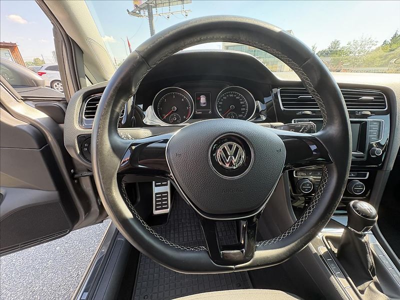Volkswagen Golf 2,0 TDi 110kW Cup,Navi,Kamera - fotka 7 z 38