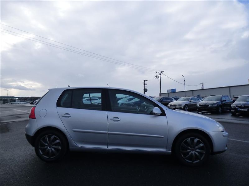 Volkswagen Golf 1,6 Digi Klima,Webasto  Tour - fotka 4 z 42