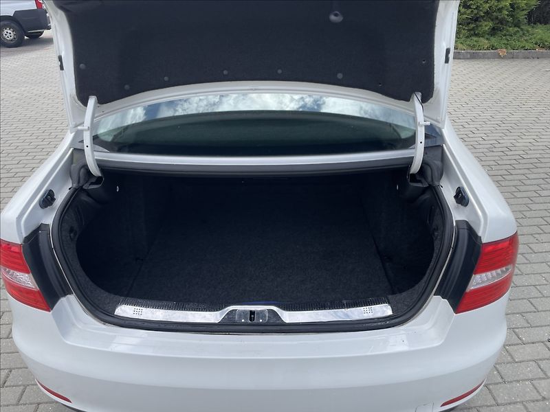 Škoda Superb 2,0 TDi 103kw Elegance Facelif - fotka 10 z 36