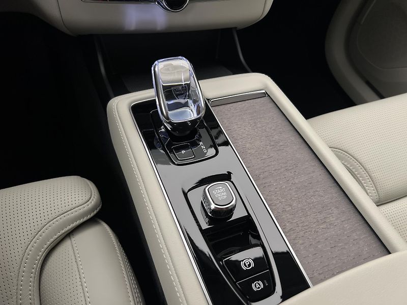Volvo XC90 (2026) B5 AWD DARK PLUS AUT - fotka 31 z 48