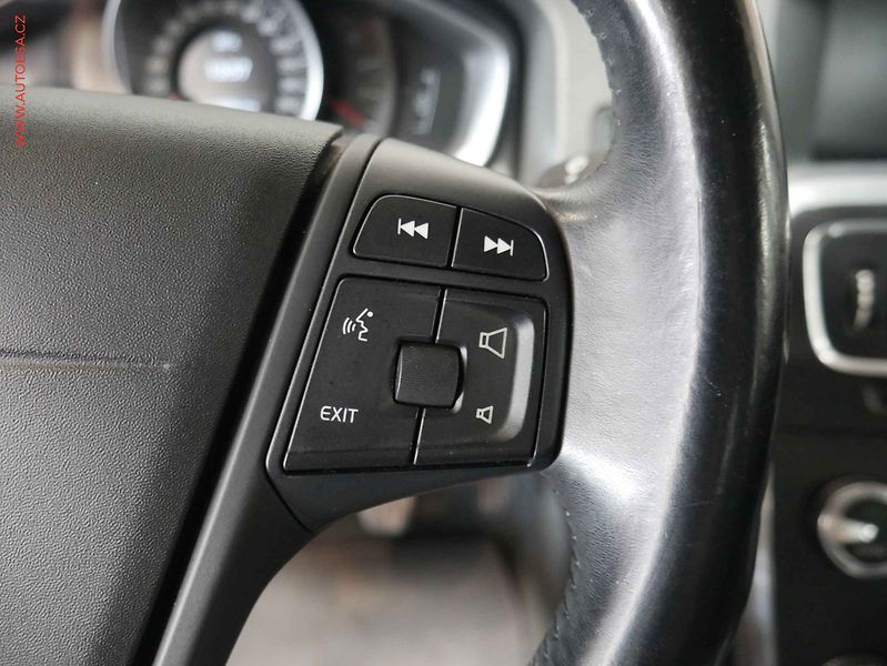 Volvo S60 (2015) 1.6 D3, 1.maj, AC, temp - fotka 16 z 18