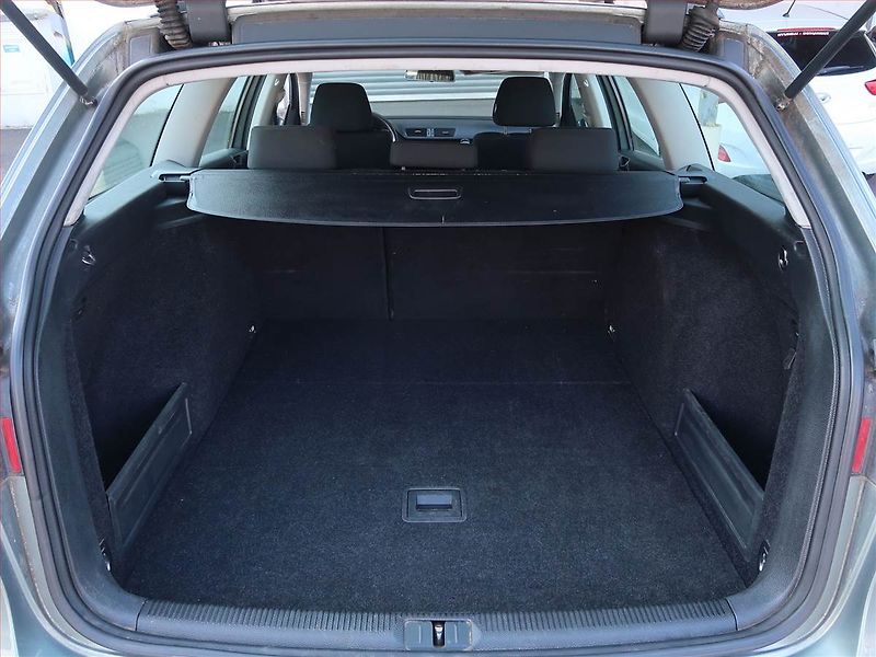 Volkswagen Passat (2009) 2.0 TDI, Tempomat - fotka 13 z 15