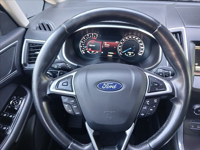 Ford S-MAX 2,0 Titanium 110 kW PowerShift - fotka 21 z 39