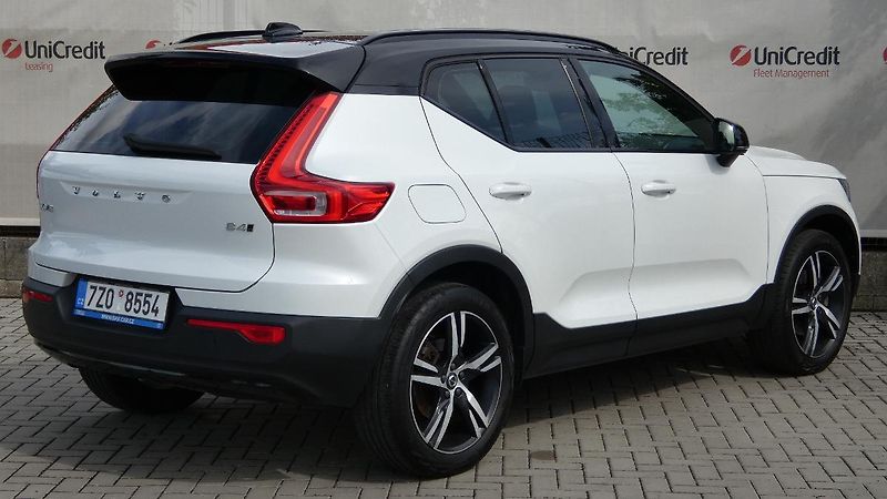 Volvo XC40 B4 AWD R-Design - fotka 3 z 22