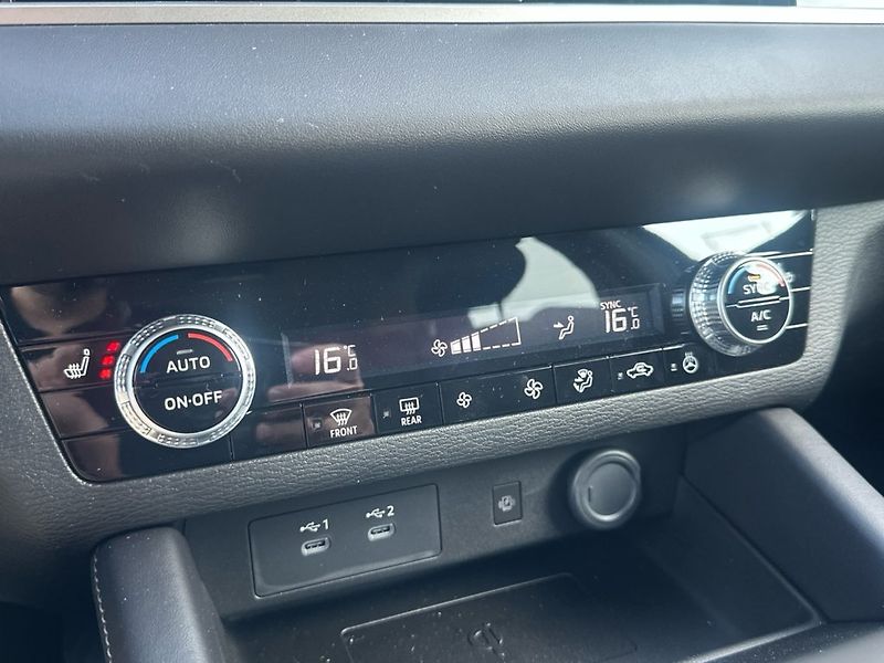Mitsubishi Outlander (2026) INTENSE+ 4×4 | 225 kW | MY25 - fotka 16 z 27