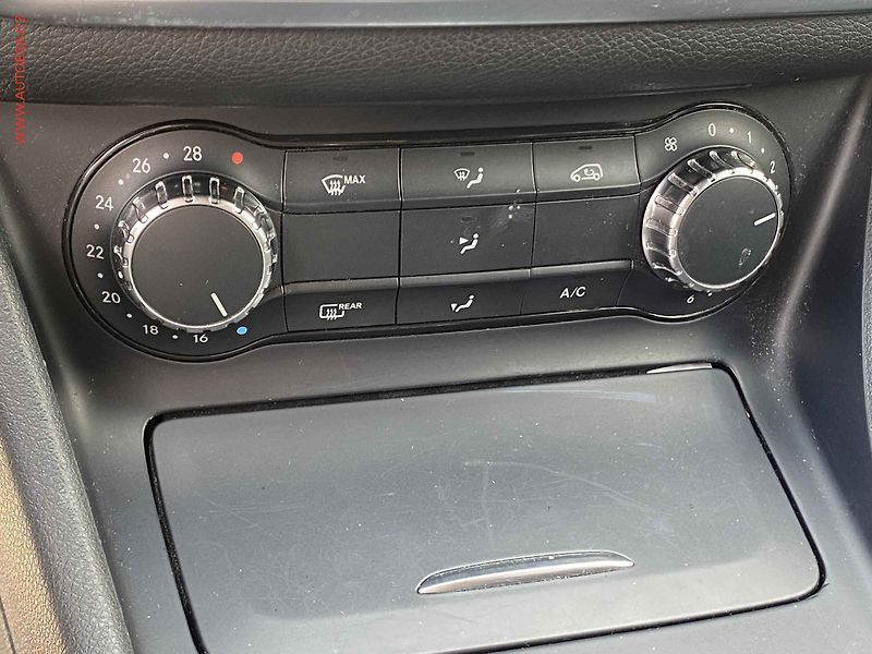 Mercedes-Benz CLA (2015) 2.0 i 250, AT, bixen, navi - fotka 14 z 20