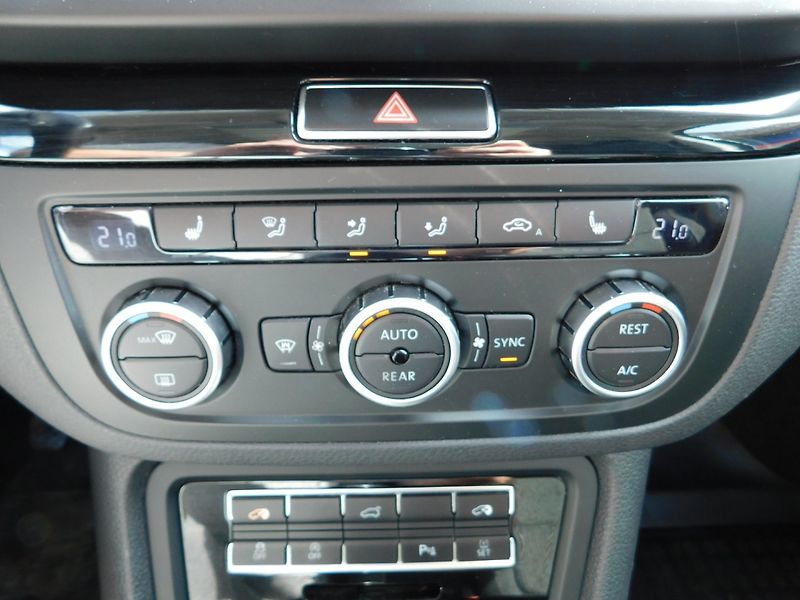 Seat Alhambra (2014) 2.0 TDi 4x4 7.MÍST - fotka 16 z 48