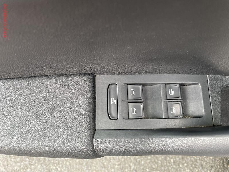 Škoda Octavia (2014) 2.0 TDi, Elegance, +kola - fotka 20 z 21