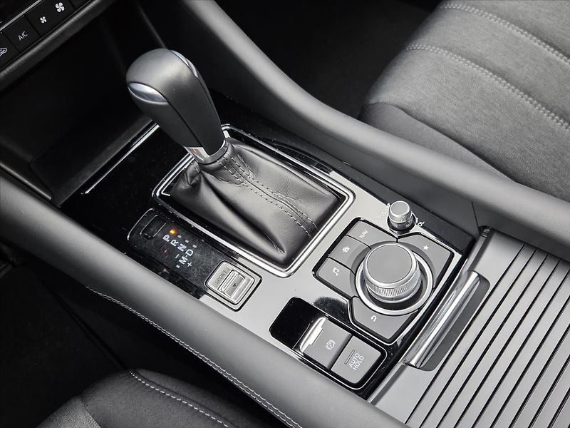 Mazda 6 2,5 Skyactiv-G 143kW A/T NEHAV - fotka 14 z 20