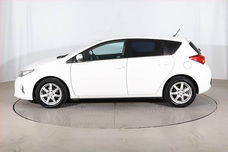 Toyota Auris (2013) 1.6 Valvematic, Automat, Navi - fotka 3 z 24