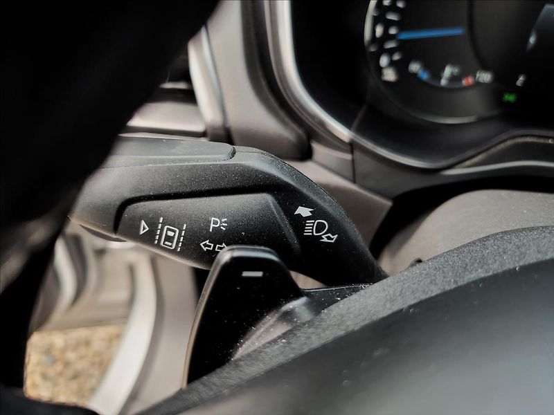 Ford Mondeo 2,0 DA,Limited,xenon,navi,výhř - fotka 23 z 50