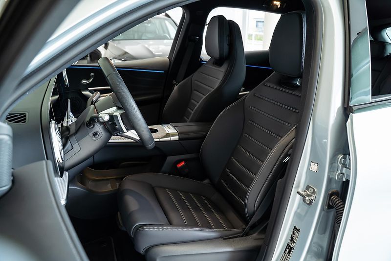 Mercedes-Benz GLC (2026) 400 4M EQ/AMG/DIGITALLIGHT/DIS - fotka 12 z 19