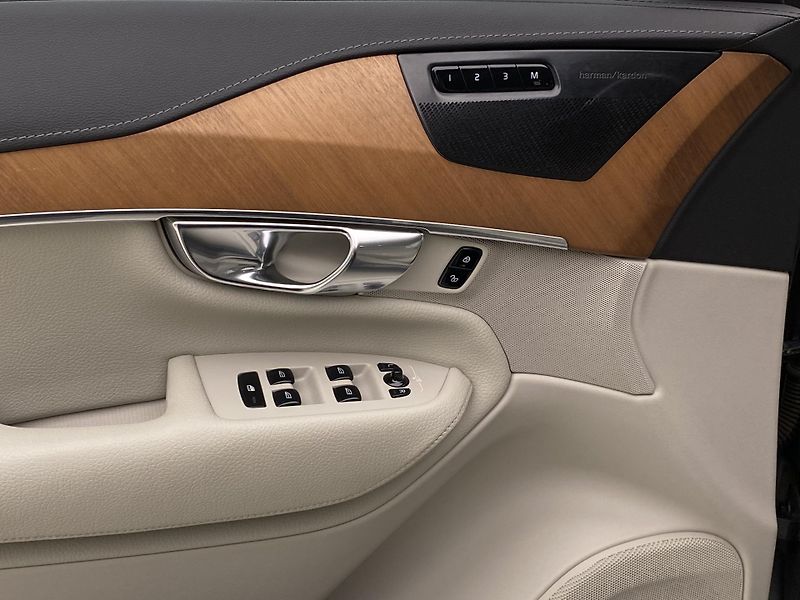 Volvo XC90 B5 AWD INSCRIPTION AUT CZ 7m - fotka 29 z 49