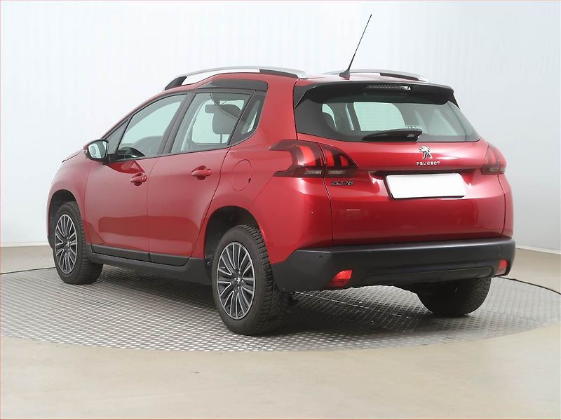 Peugeot 2008 (2018) 1.2 PureTech, Automat - fotka 4 z 16