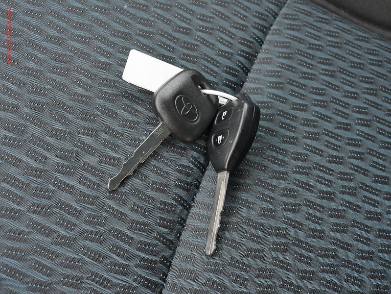 Toyota Yaris (2012) 1.3 VVT-I, ČR, AC, park - fotka 20 z 20