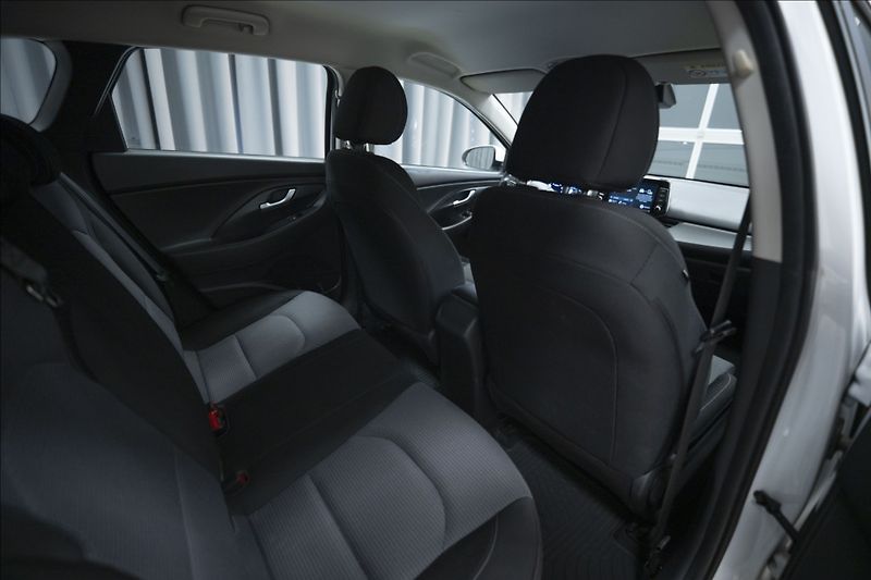 Hyundai i30 1,5 CVVT KAMERA 1. MAJITEL ČR - fotka 9 z 31